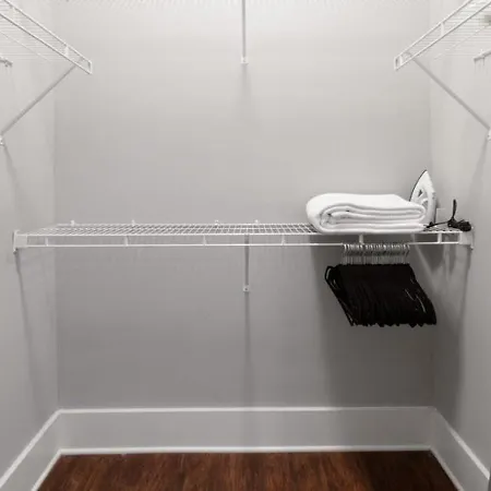 Landing Modern With Amazing Amenities *