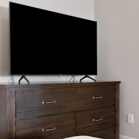 Apartment Landing Modern With Amazing Amenities *