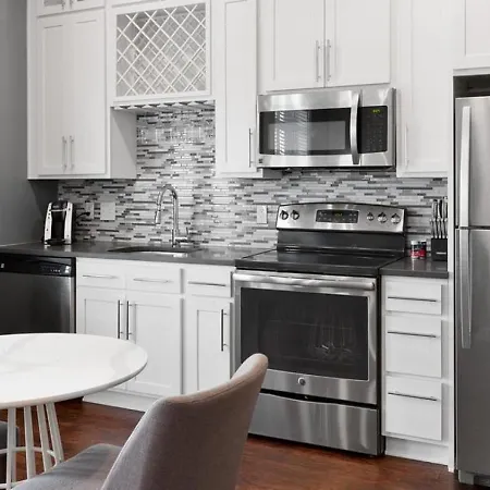 Apartment Landing Modern With Amazing Amenities