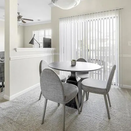Apartment Landing Modern With Amazing Amenities *