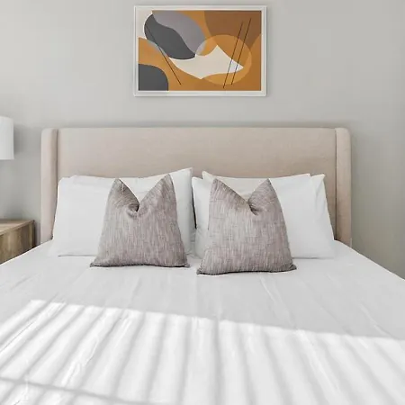 Landing Modern With Amazing Amenities Apartment