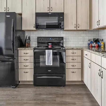 Landing Modern With Amazing Amenities Apartment