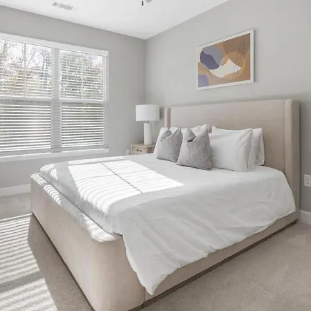 Landing Modern With Amazing Amenities * Charlotte