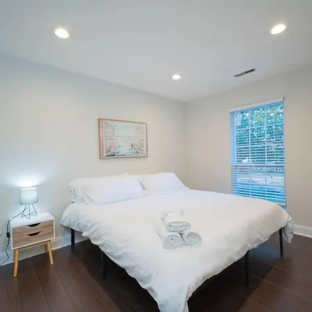 Comfy 3 Bdrm House+backyard+wi-fi-spacious Charlotte