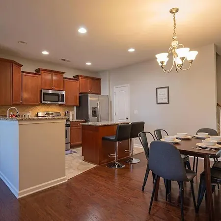 3bdrm W/ Kingbed_pool_wi-fi-private * Charlotte