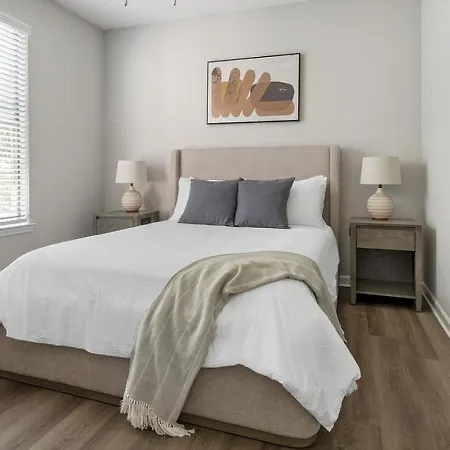 Landing - Modern With Amazing Amenities * Charlotte