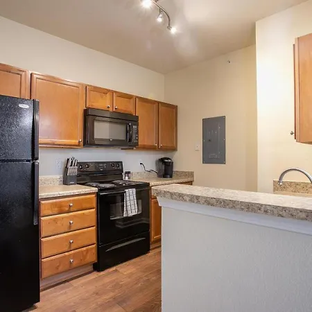 Landing - Modern With Amazing Amenities Apartment