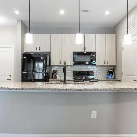 Landing - Modern With Amazing Amenities Apartment