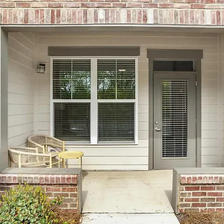 Landing - Modern With Amazing Amenities