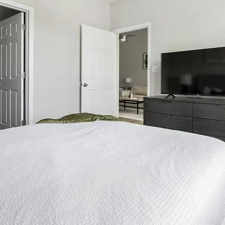 Landing - Modern With Amazing Amenities Apartment