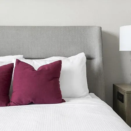 Apartment Landing - Modern With Amazing Amenities *