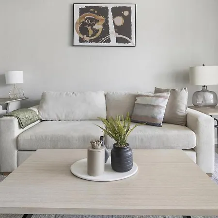 Landing - Modern With Amazing Amenities Apartment