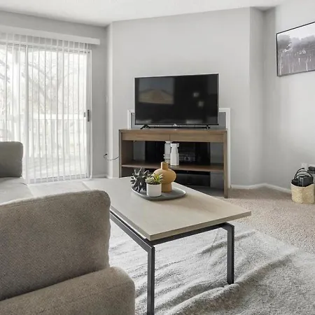 Apartment Landing - Modern With Amazing Amenities *