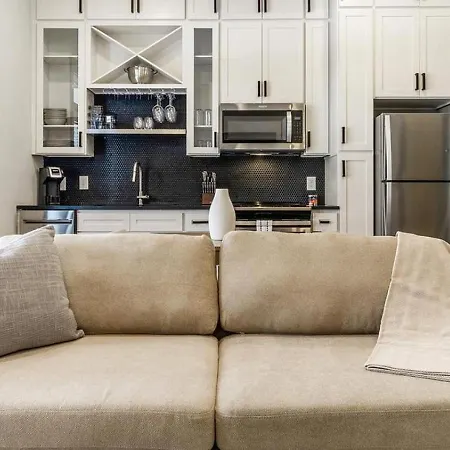 Landing Modern With Amazing Amenities Apartment