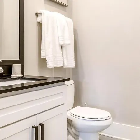 Landing Modern With Amazing Amenities Charlotte