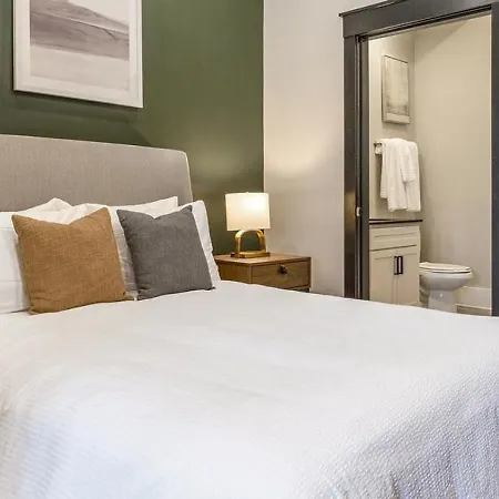 Apartment Landing Modern With Amazing Amenities