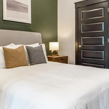 Landing Modern With Amazing Amenities Charlotte
