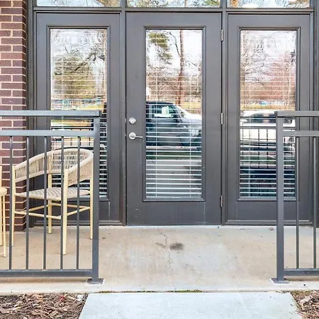 Apartment Landing Modern With Amazing Amenities