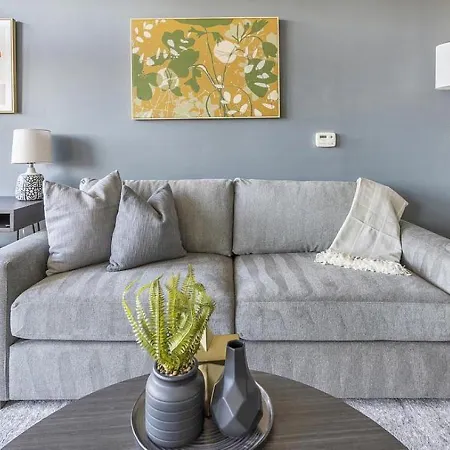 Landing Modern With Amazing Amenities Apartment *