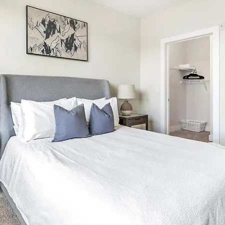 Landing Modern With Amazing Amenities * Charlotte