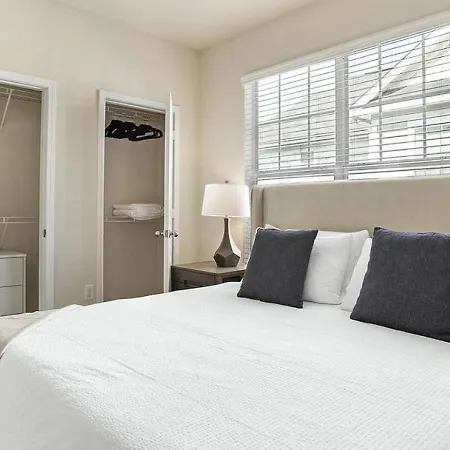 Apartment Landing Modern With Amazing Amenities