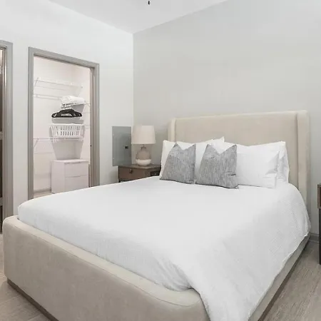 Apartment Landing Modern With Amazing Amenities *