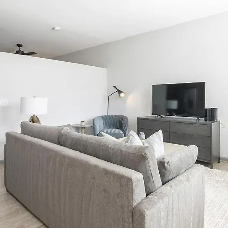 Apartment Landing Modern With Amazing Amenities