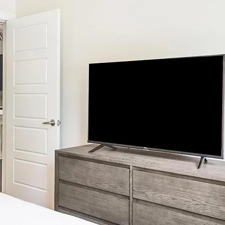 Landing Modern With Amazing Amenities Apartment Charlotte
