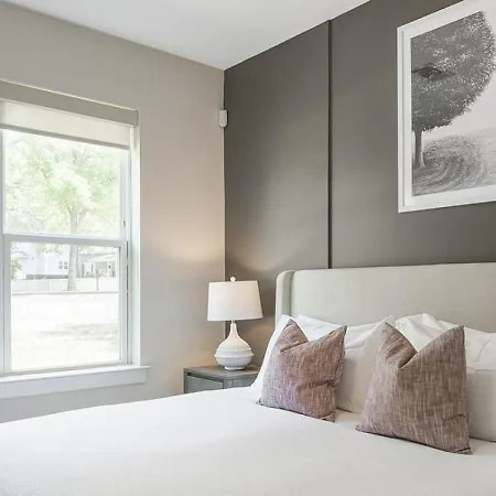 Landing Modern With Amazing Amenities Apartment