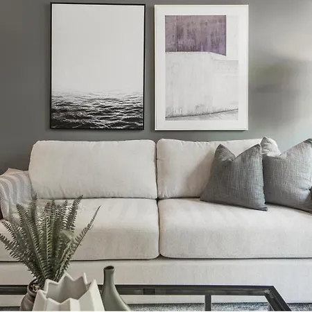 Apartment Landing Modern With Amazing Amenities *