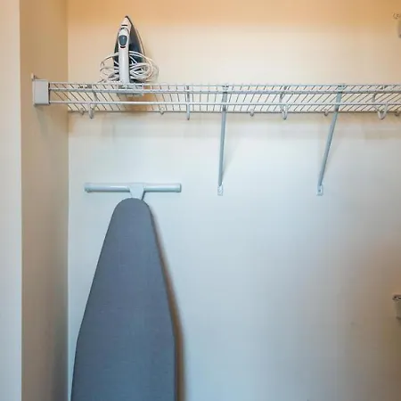 Apartment Landing Modern With Amazing Amenities *