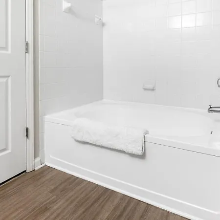 Landing Modern With Amazing Amenities * Charlotte