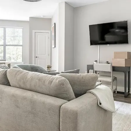 Landing Modern With Amazing Amenities Apartment