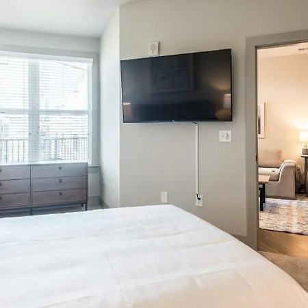 Landing Modern With Amazing Amenities * Charlotte