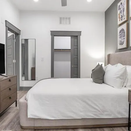 Apartment Landing Modern With Amazing Amenities