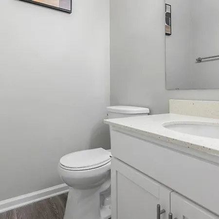Landing Modern With Amazing Amenities Apartment