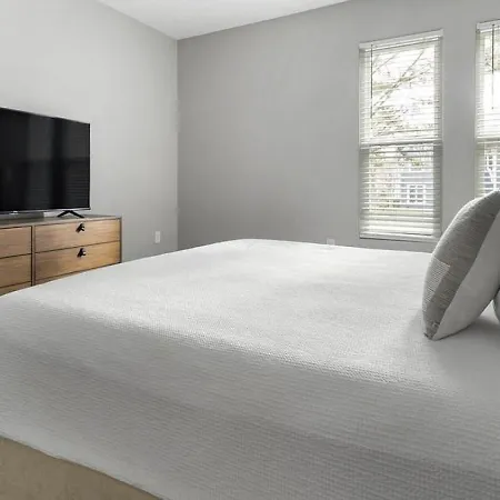 Landing Modern With Amazing Amenities * Charlotte