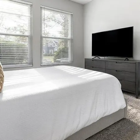 Apartment Landing Modern With Amazing Amenities