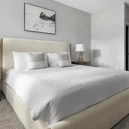 Landing Modern With Amazing Amenities Apartment
