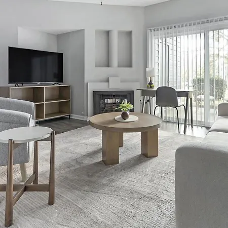Apartment Landing Modern With Amazing Amenities Charlotte