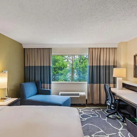 Hotel Doubletree By Hilton Uptown