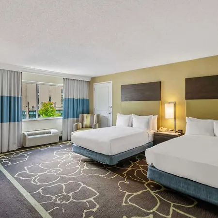 Doubletree By Hilton Uptown 3*