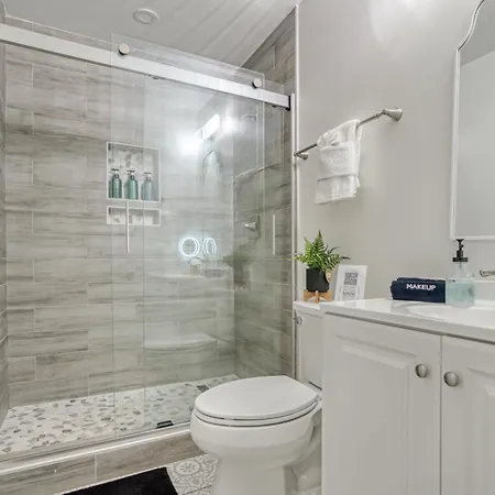 Vibrant South Clt Oasis, 3brs, Patio, Fire Pit Holiday home Charlotte