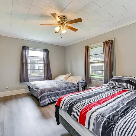 Holiday home Cozy W/ Fire Pit ~ 6 Mi To Uptown! Charlotte