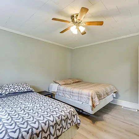 Cozy W/ Fire Pit ~ 6 Mi To Uptown! Charlotte