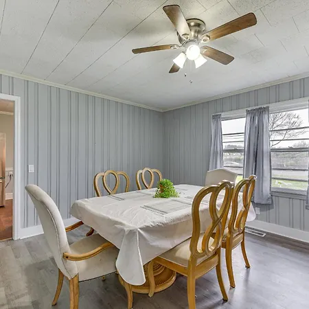 Holiday home Cozy W/ Fire Pit ~ 6 Mi To Uptown! *