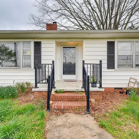 Cozy W/ Fire Pit ~ 6 Mi To Uptown! * Charlotte