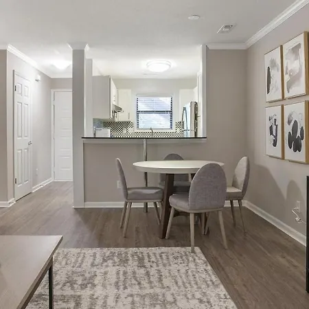 Apartment Landing Modern With Amazing Amenities *