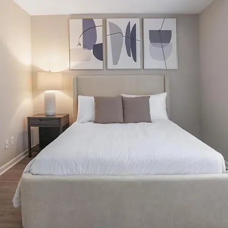 Apartment Landing Modern With Amazing Amenities