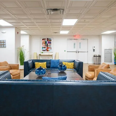 Class & Space Uptown Apartment *